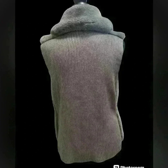 White House Black Market Gray Faux Fur Vest Women’s XLP - Picture 2 of 7